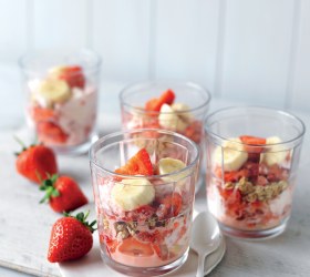 Strawberry Swirl Yoghurt & Banana Sundaes